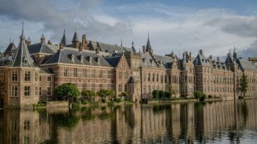 Lakialoite: nettipelisakot jopa 100 % liikevaihdosta Alankomaissa