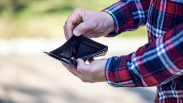 Muistisairaalta vanhukselta huijattiin koko omaisuus — yli 600 000 euroa päätyi nettikasinoille