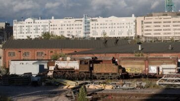 Poliisihallituksen rakennus Pasilassa kuvastaa rahapelivalvonnan uusia teknisiä määräyksiä ja pelitietojen viranomaisraportointia Suomessa.