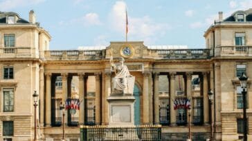 Ranskan kansalliskokous Pariisissa — kuvituskuva rahapelimainonnan sääntelystä