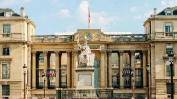 Ranskan kansalliskokous Pariisissa — kuvituskuva rahapelimainonnan sääntelystä