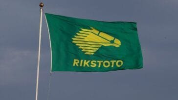 Norsk Rikstoton lippu kuvastamassa Norjan hevosvedonlyöntimonopolia järjestelmävirheen ja ilmaisten vetojen tutkinnan keskellä
