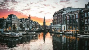 Amsterdamin kanava auringonlaskussa — Alankomaiden laiton rahapelaaminen kasvoi 60 prosenttia samalla kun lisensoitu markkina supistui, varoittava esimerkki Suomelle