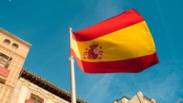Espanja yhdistää talletusrajat kaikkien rahapeliyhtiöiden kesken — pelaaja ei voi enää kiertää rajoja vaihtamalla sivustoa