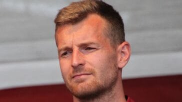 Lukas Hradecky käy silloin tällöin pokeripöytään Monte Carlossa — ”Maltillista pelaamista parin oluen kera”