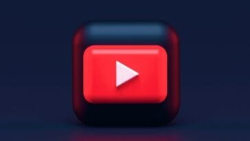 YouTube-logo tummalla taustalla — vaikuttajien rahapeliyhteistyöt puhuttavat, kun Suomen lisenssijärjestelmä kieltää vaikuttaja- ja affiliate-markkinoinnin lisenssiyhtiöiltä heinäkuusta 2027 alkaen